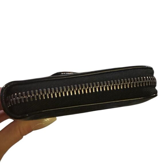 Valentino Garavani Black bow zip wallet - Picture 6 of 9